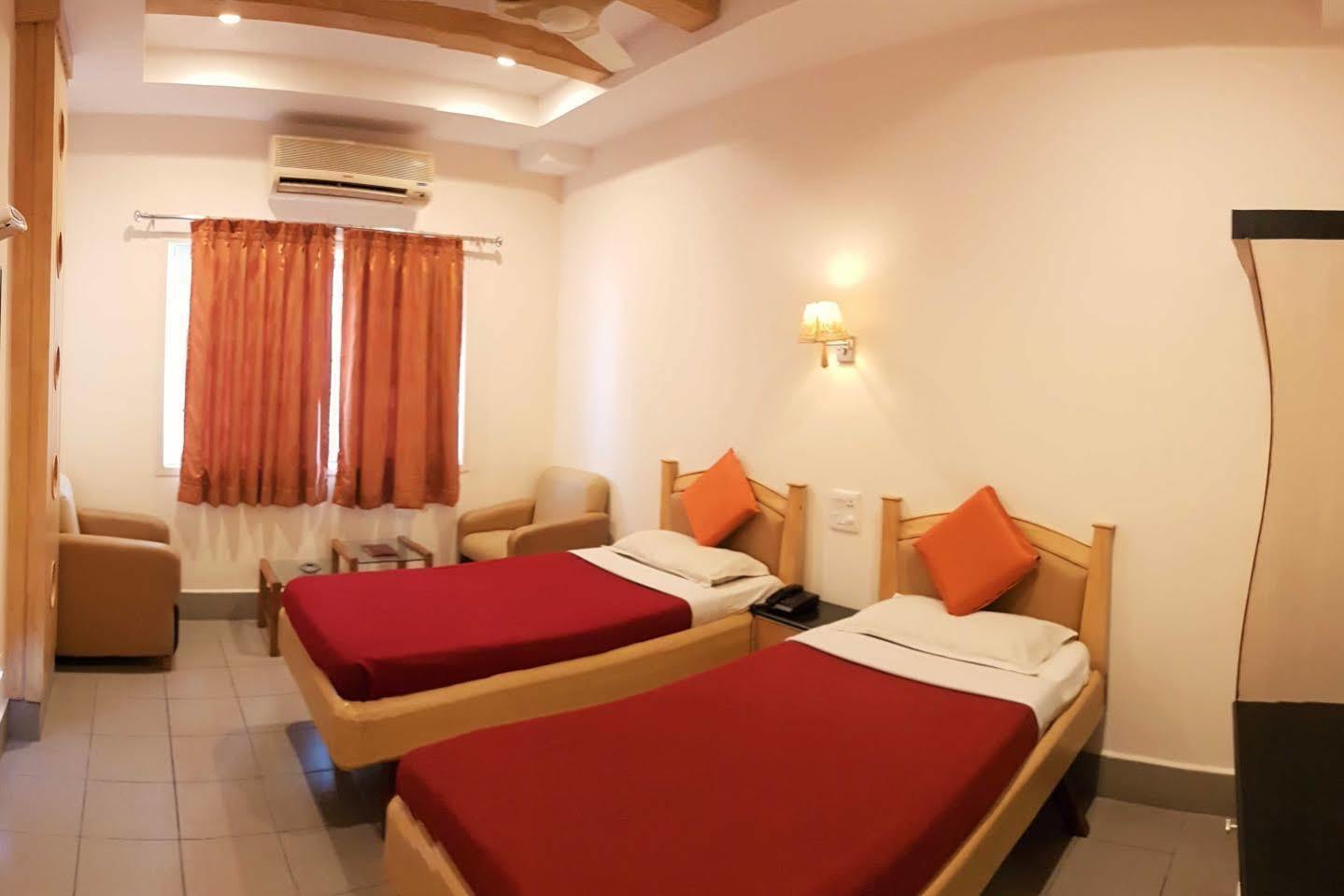 Fabhotel Kinnera Comforts Railway Station فيساخاباتنام المظهر الخارجي الصورة