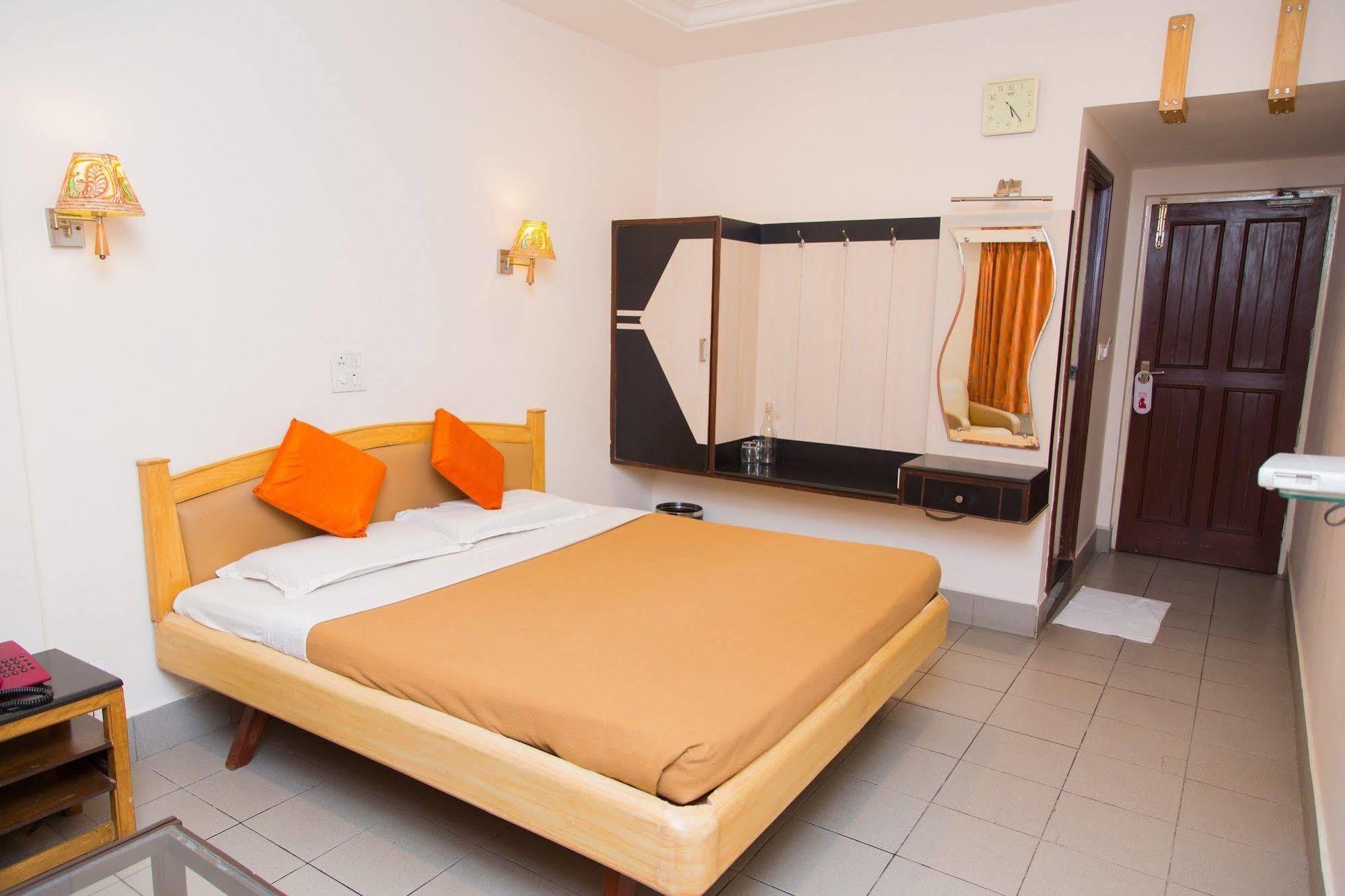 Fabhotel Kinnera Comforts Railway Station فيساخاباتنام المظهر الخارجي الصورة