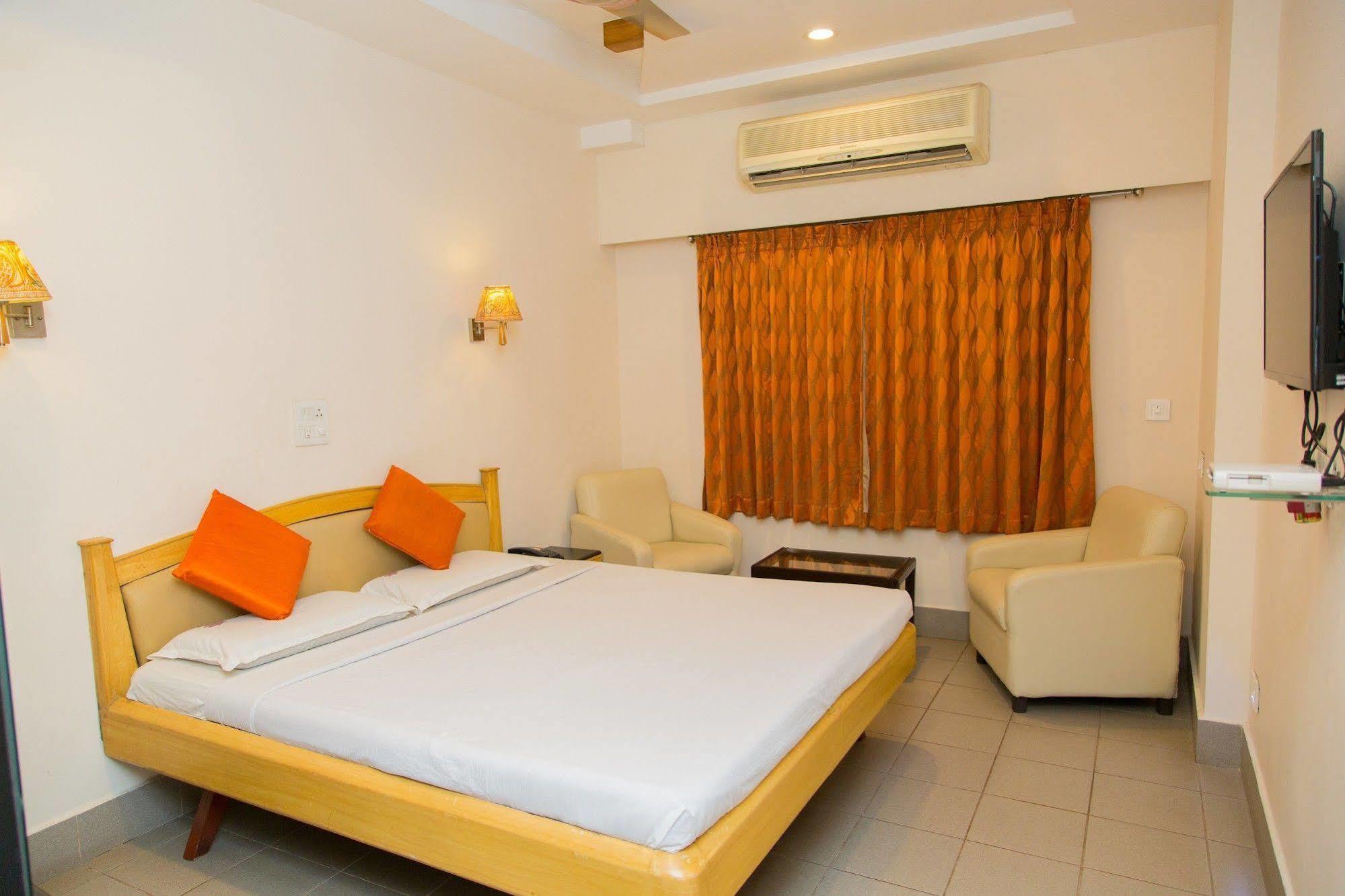 Fabhotel Kinnera Comforts Railway Station فيساخاباتنام المظهر الخارجي الصورة