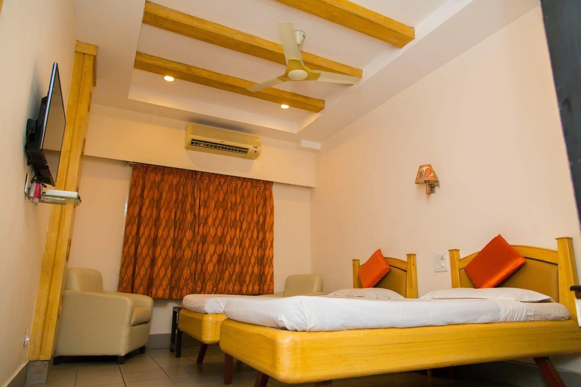 Fabhotel Kinnera Comforts Railway Station فيساخاباتنام المظهر الخارجي الصورة