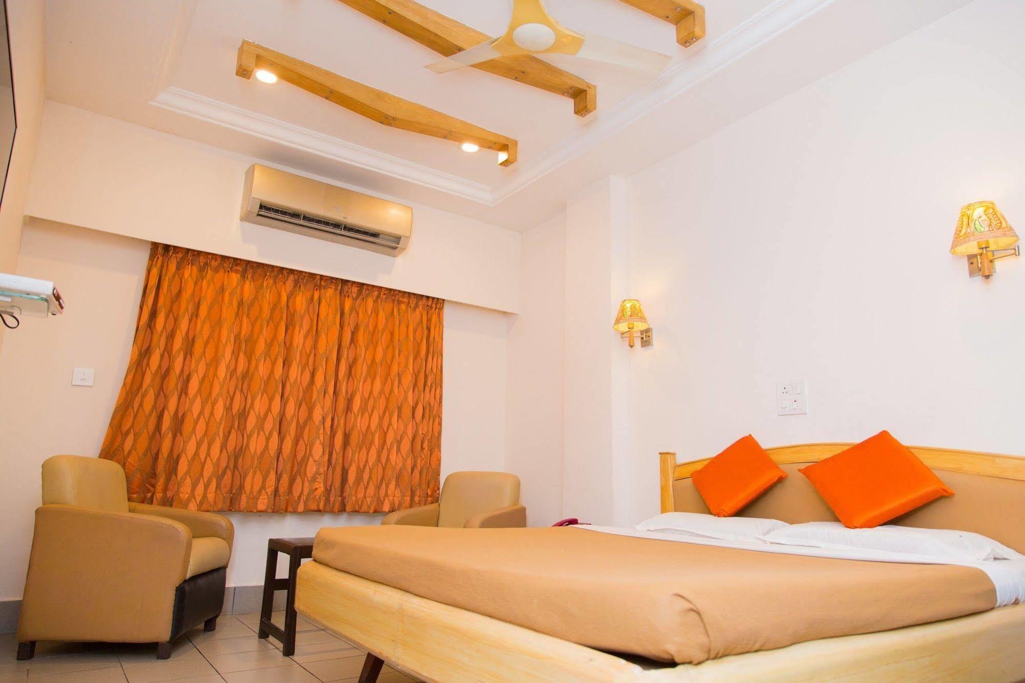 Fabhotel Kinnera Comforts Railway Station فيساخاباتنام المظهر الخارجي الصورة