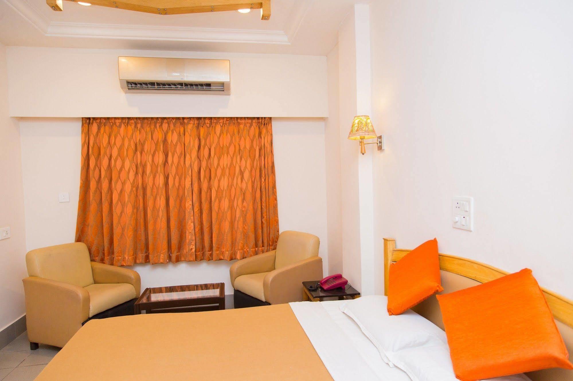 Fabhotel Kinnera Comforts Railway Station فيساخاباتنام المظهر الخارجي الصورة