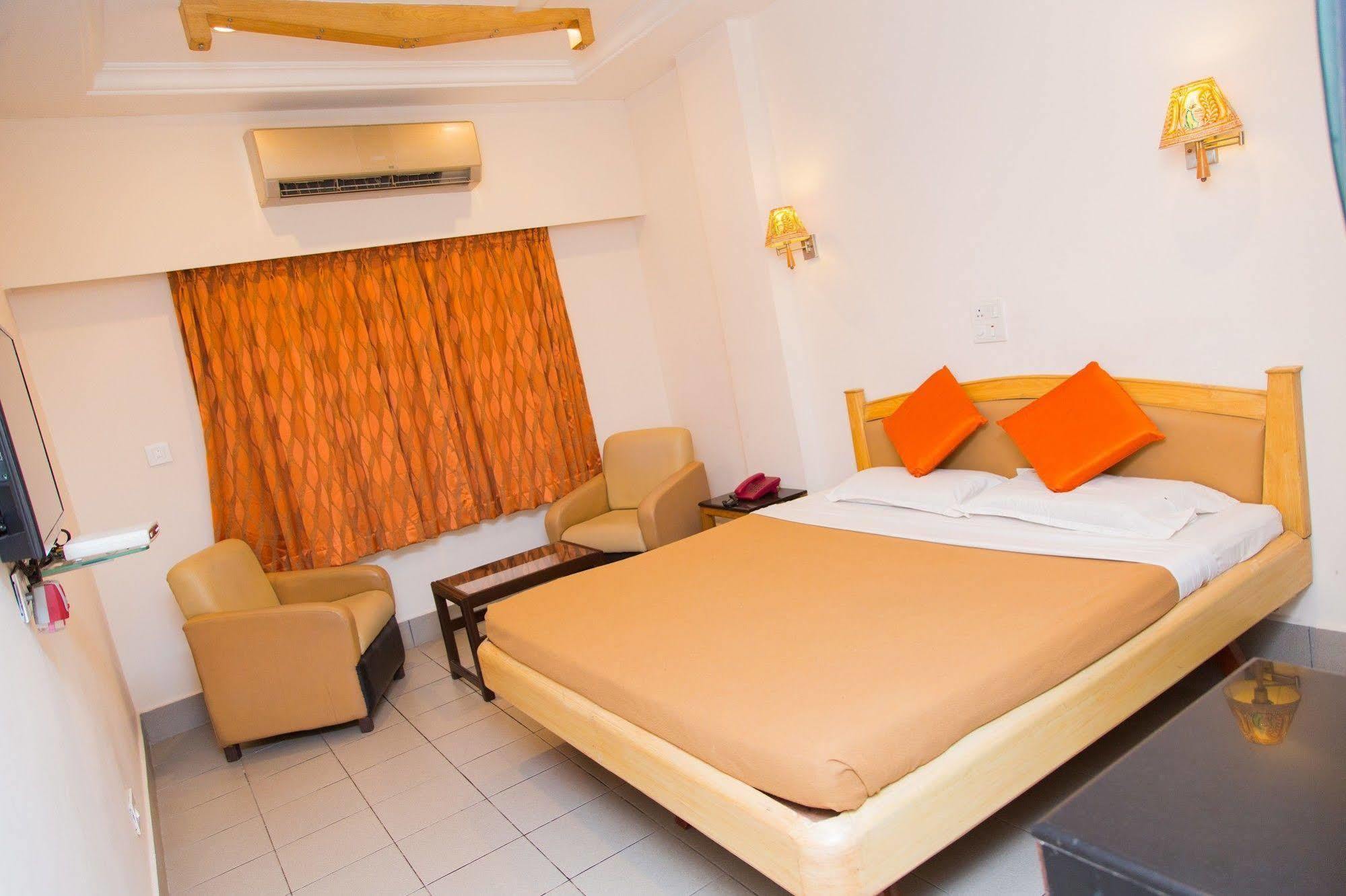 Fabhotel Kinnera Comforts Railway Station فيساخاباتنام المظهر الخارجي الصورة